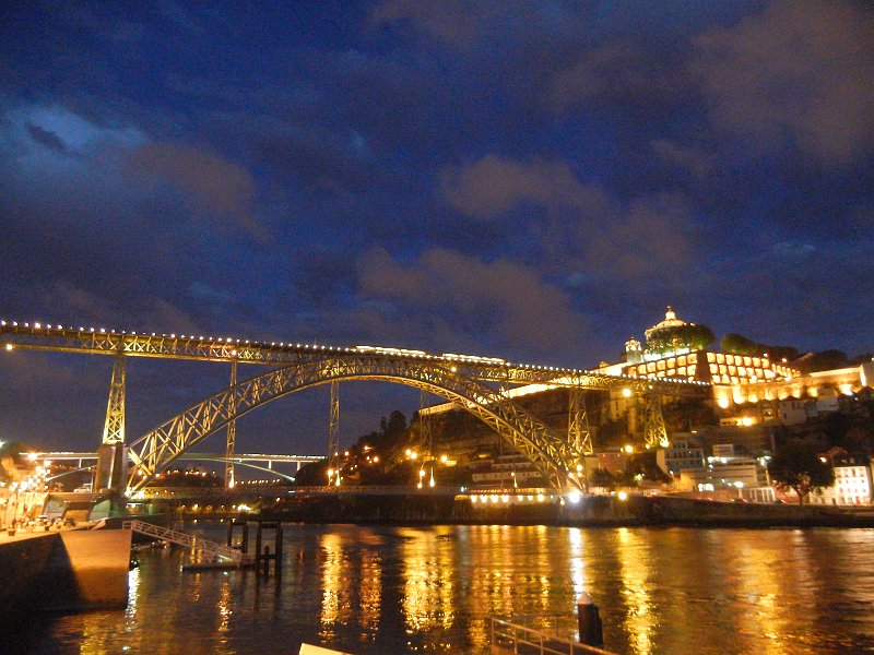 21_vue sur le pont a partir de la ribera_porto.JPG
